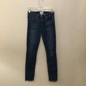 Like new Paige Skyline Skinny Jeans 26